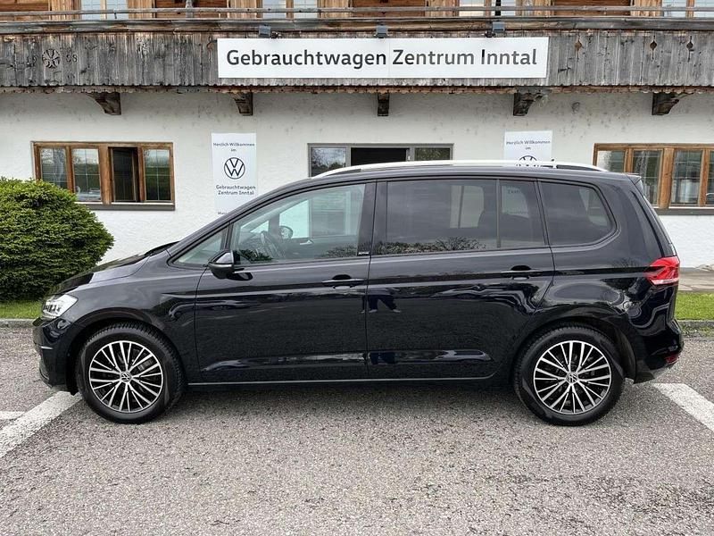 Gebraucht VW Touran Active 150 PS (110 kW) 2022 Schwarz Van / Kleinbus