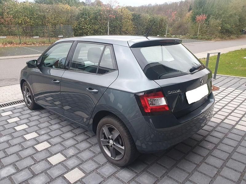 Gebraucht Skoda Fabia 60 PS (44 kW) 2017 Grau Limousine