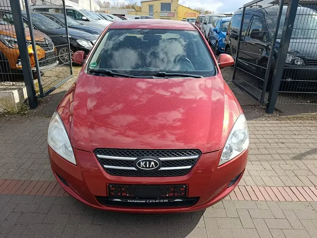Gebraucht Kia Ceed 109 PS (80 kW) 2009 Rot Kleinwagen