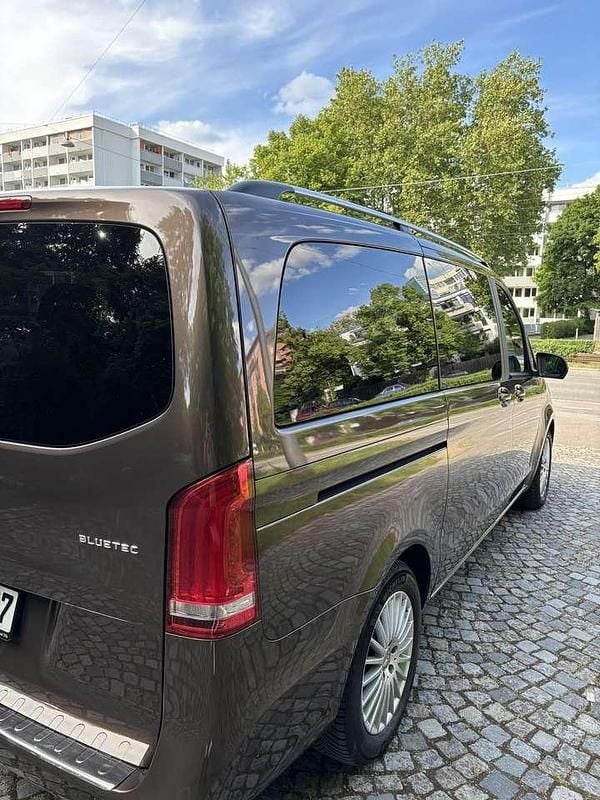 Braun Gebraucht 2014 Mercedes V250 Edition Van / Kleinbus | 28.500 € (Guter Preis) - Bild 1/4