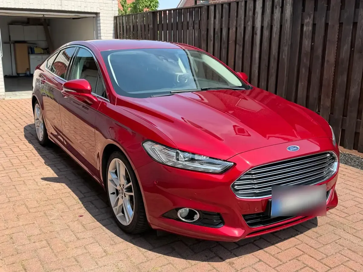 Gebraucht Ford Mondeo Titanium 179 PS (131 kW) 2015 Rot Limousine