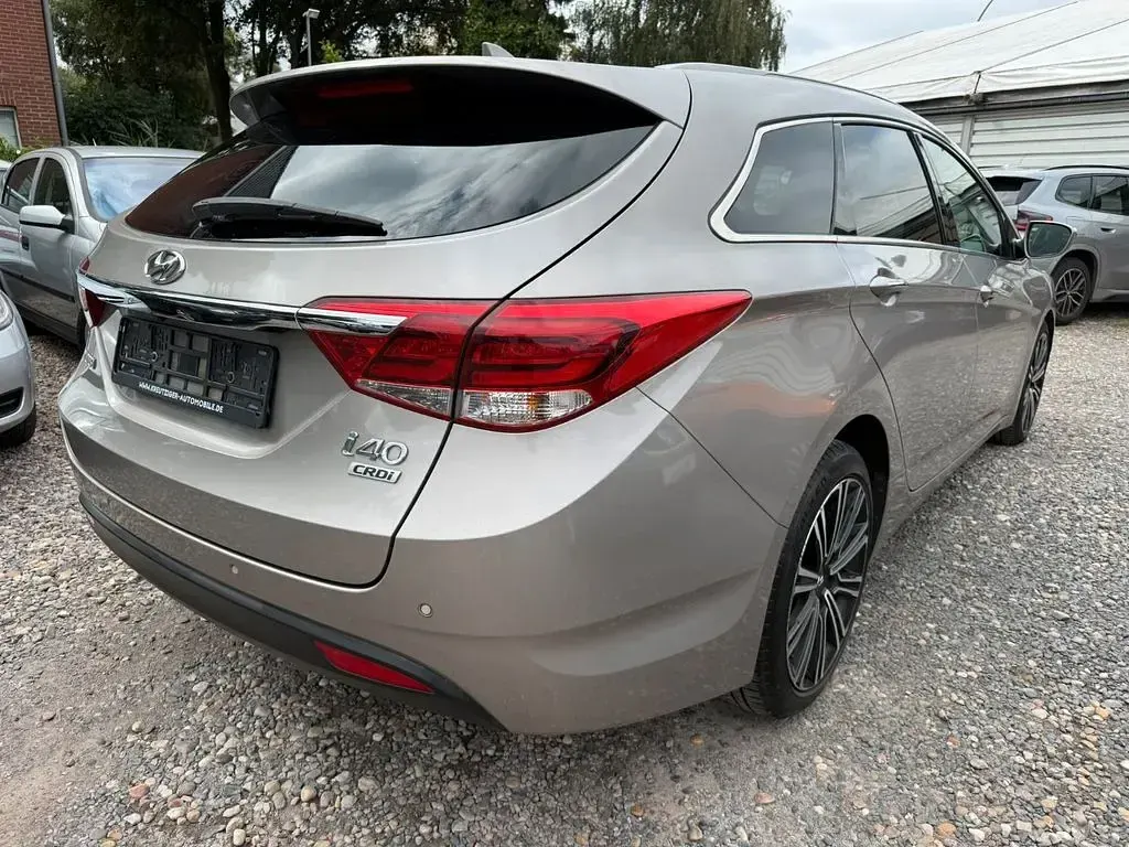 Gebraucht Hyundai i40 Premium 141 PS (103 kW) 2017 Beige Kombi
