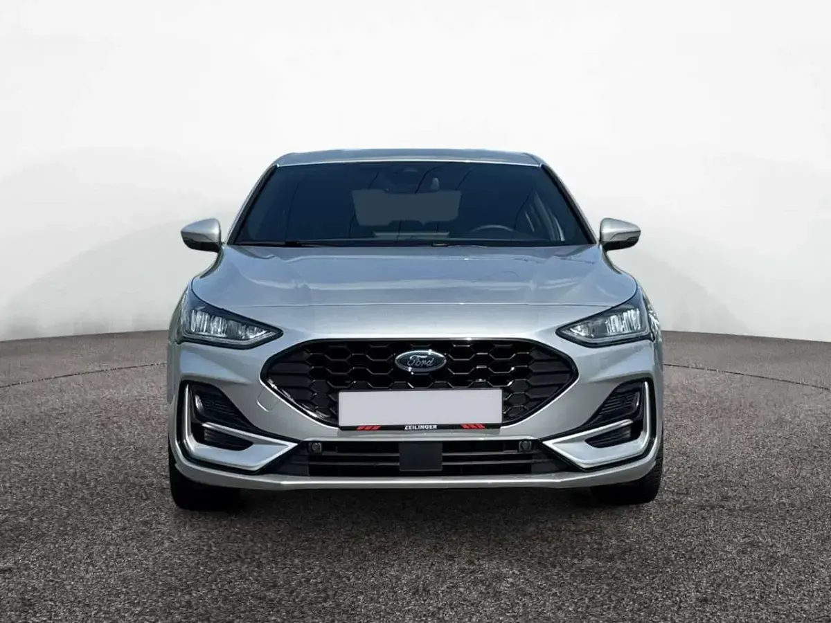 Gebraucht Ford Focus ST-Line 125 PS (91 kW) 2025 Moondust silver Limousine
