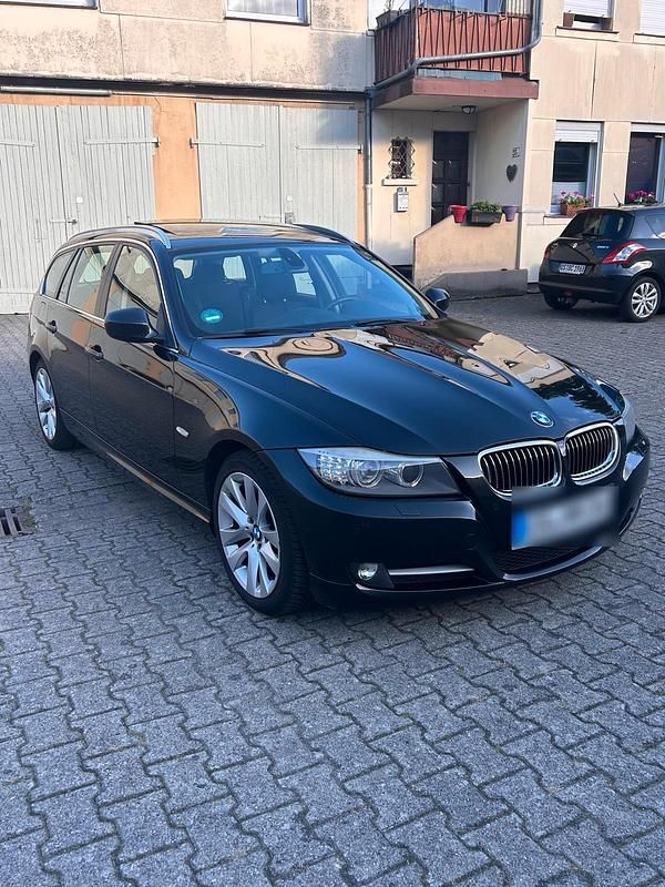 Schwarz Gebraucht 2012 BMW 318 Kombi | 4.800 € (Guter Preis) - Bild 1/4