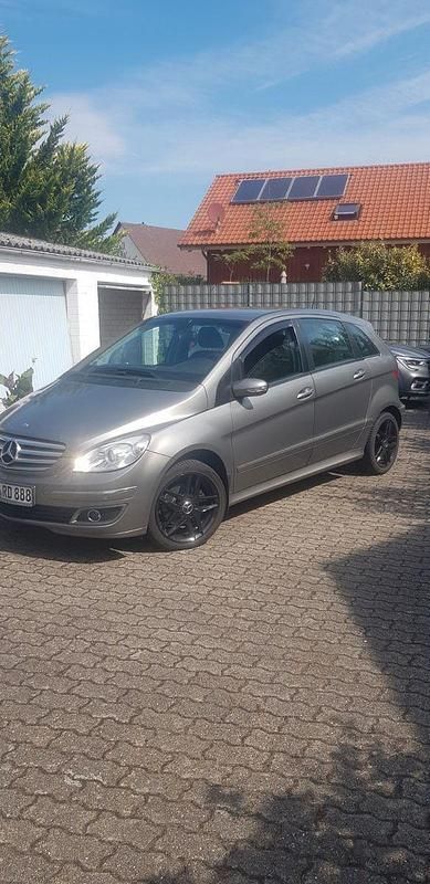 Silber Gebraucht 2008 Mercedes B180 Van / Kleinbus | 5.000 € (Guter Preis) - Bild 1/4