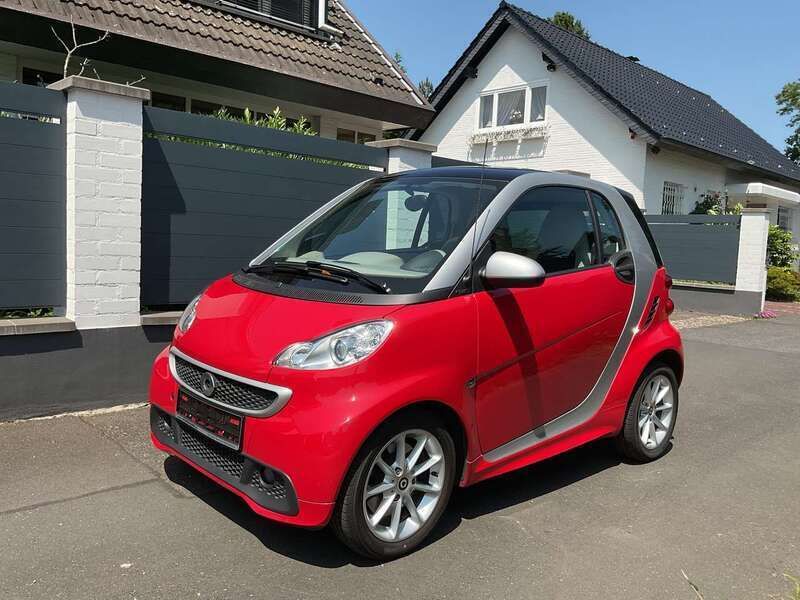 Rot Gebraucht 2025 Smart ForTwo Coupé Pure Coupé | 8.900 € - Bild 1/4