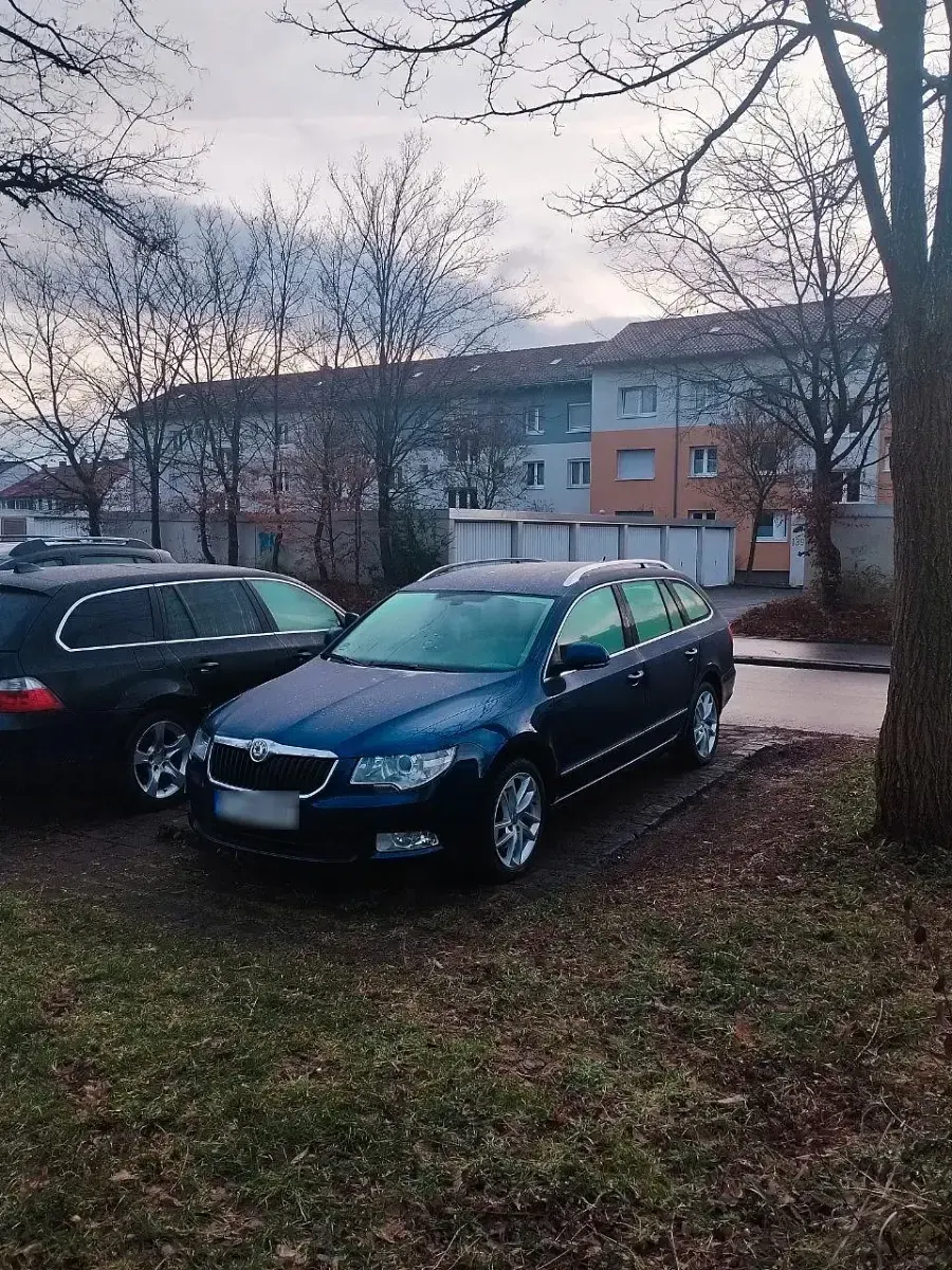 Gebraucht Skoda Superb 160 PS (117 kW) 2010 Blau Kombi
