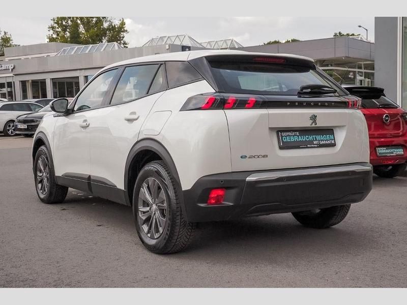 Gebraucht Peugeot e-2008 Active 100 kW (136 PS) 2021 Weiss SUV