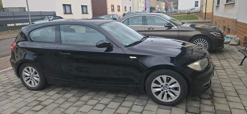 Gebraucht BMW 118 143 PS (105 kW) 2007 Schwarz Kleinwagen