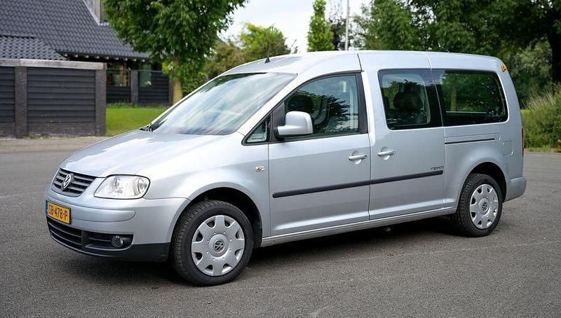 Silber Gebraucht 2010 VW Caddy Maxi Life Team Van / Kleinbus | 7.950 € - Bild 1/4