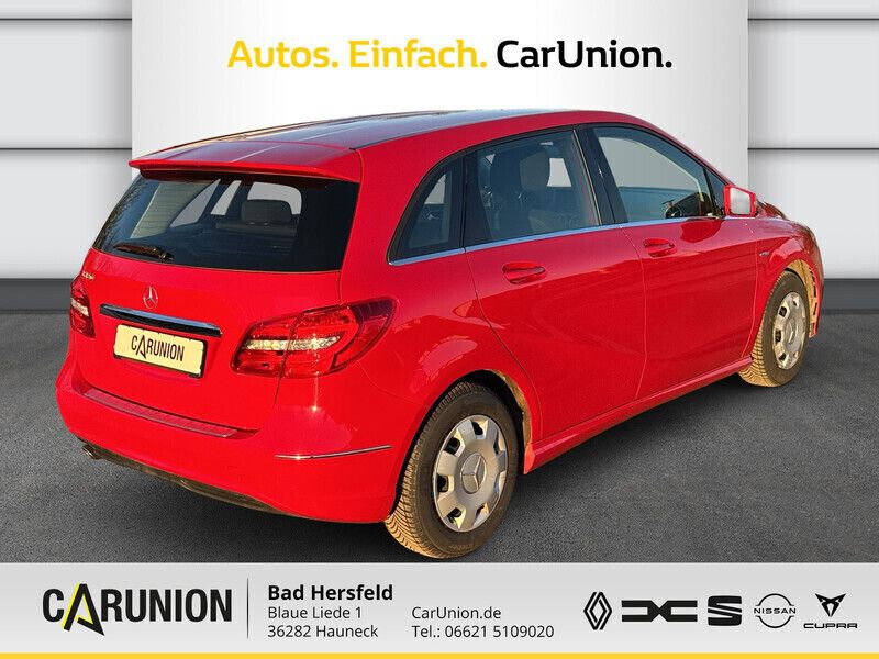 Gebraucht Mercedes B180 122 PS (89 kW) 2012 Rot Van / Kleinbus