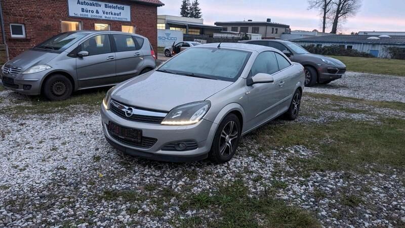 Grau Gebraucht 2007 Opel Astra Cabriolet Cabrio | 800 € - Bild 1/4