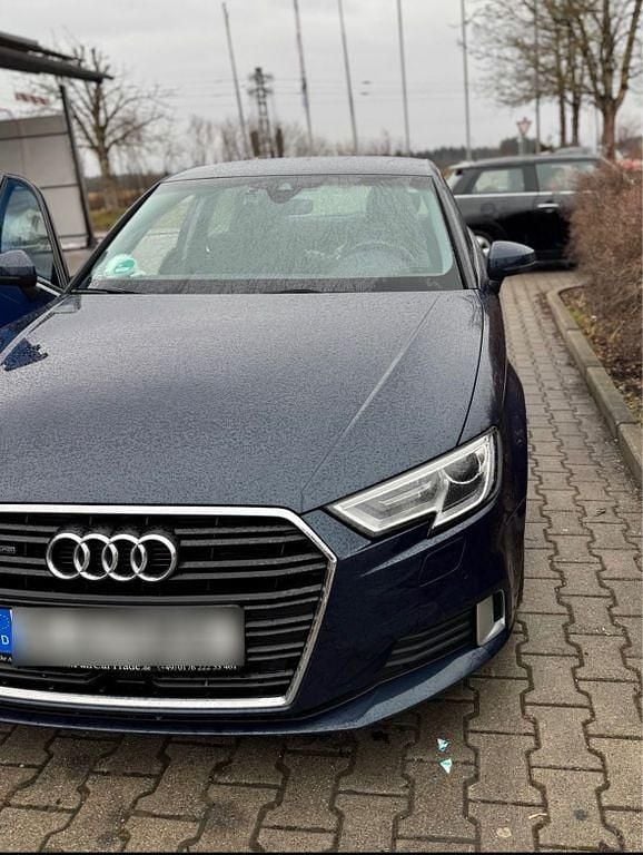 Gebraucht Audi A3 Sport 184 PS (135 kW) 2020 Blau Limousine