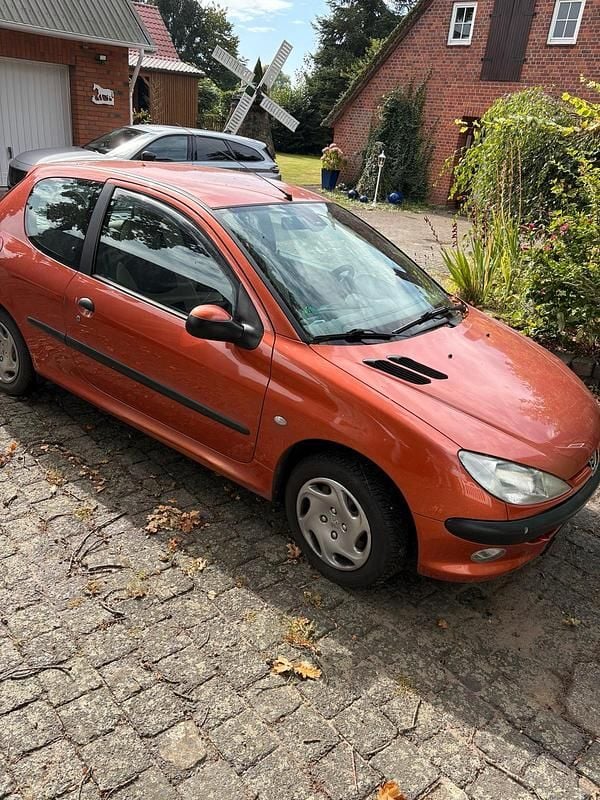 Orange Gebraucht 1999 Peugeot 206 Kleinwagen | 900 € (Guter Preis) - Bild 1/4