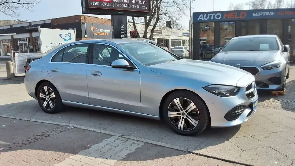 Gebraucht Mercedes C220 200 PS (147 kW) 2022 Silber Limousine