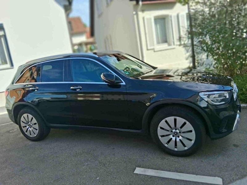 Gebraucht Mercedes GLC300e 211 PS (155 kW) 2021 Schwarz SUV