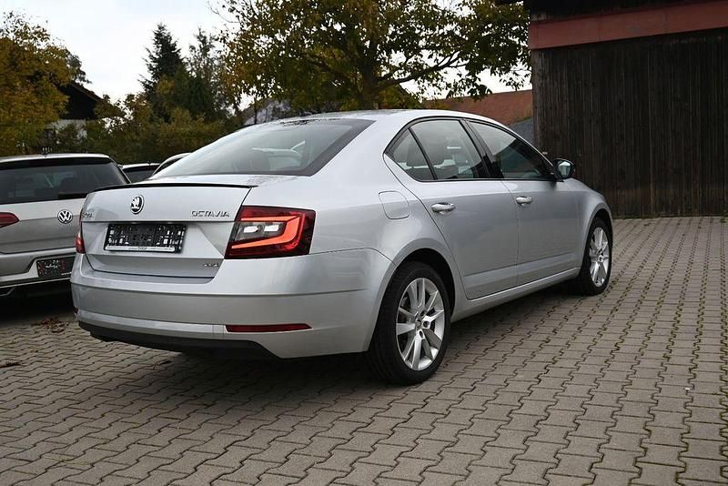 Gebraucht Skoda Octavia Style 150 PS (110 kW) 2019 Silber Limousine