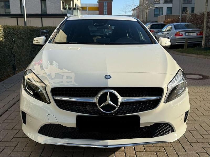 Gebraucht Mercedes A200 156 PS (114 kW) 2017 Weiß Limousine
