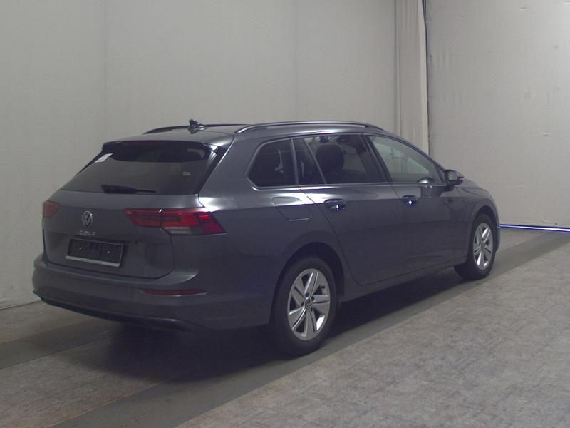 Gebraucht VW Golf VIII Life 150 PS (110 kW) 2024 Delfingrau metallic Kombi