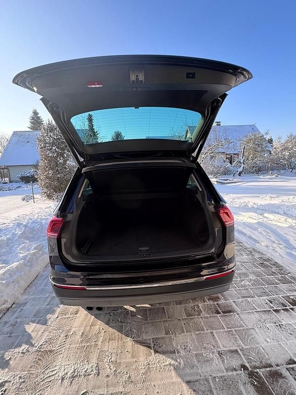 Gebraucht VW Tiguan Highline 150 PS (110 kW) 2016 Schwarz SUV