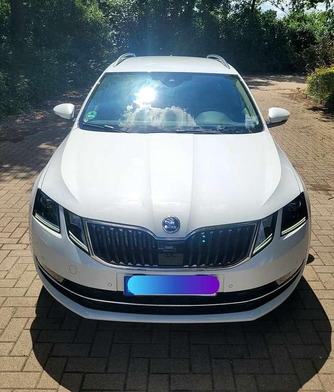Weiß Gebraucht 2019 Skoda Octavia Style Kombi | 20.900 € (Etwas zu teuer) - Bild 1/4