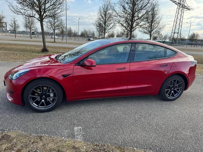 Gebraucht Tesla Model 3 RWD 208 kW (283 PS) 2022 Rot Limousine