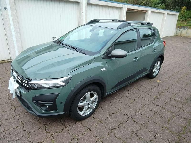 Grün Gebraucht 2023 Dacia Sandero Expression Kleinwagen | 16.500 € (Guter Preis) - Bild 1/4