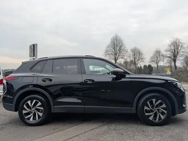 Neu VW Tiguan Life 150 PS (110 kW) 2026 Grün SUV