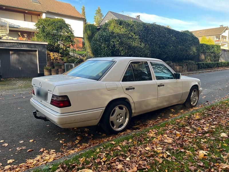 Second-hand Mercedes E250 113 CP (83 kW) 1997 Alb Berlinǎ
