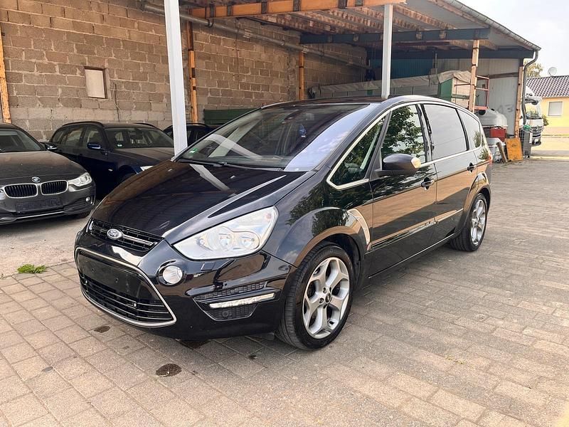 Schwarz Gebraucht 2010 Ford S-MAX Titanium Van / Kleinbus | 3.990 € (Fairer Preis) - Bild 1/4