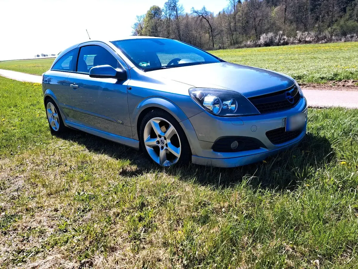Gebraucht Opel Astra GTC 140 PS (102 kW) 2008 Silber Coupé