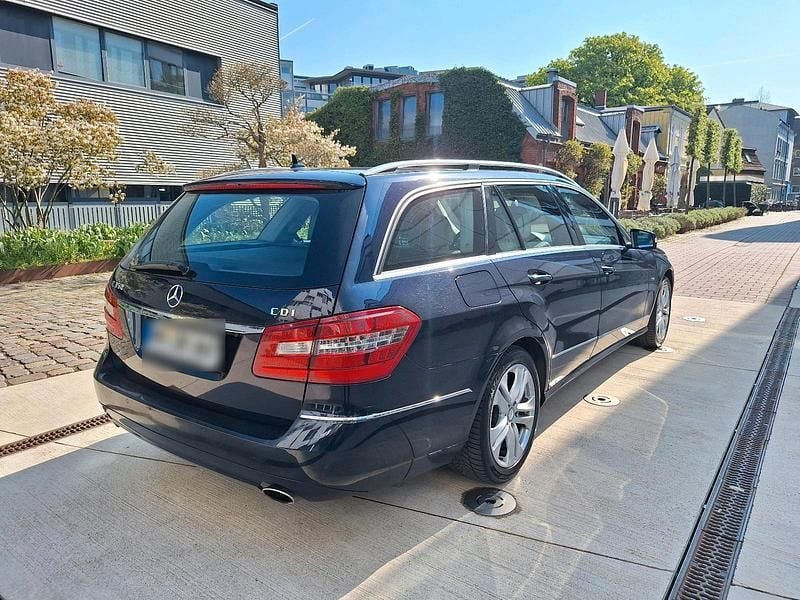 Second-hand Mercedes E350 231 CP (169 kW) 2010 Albastru Break