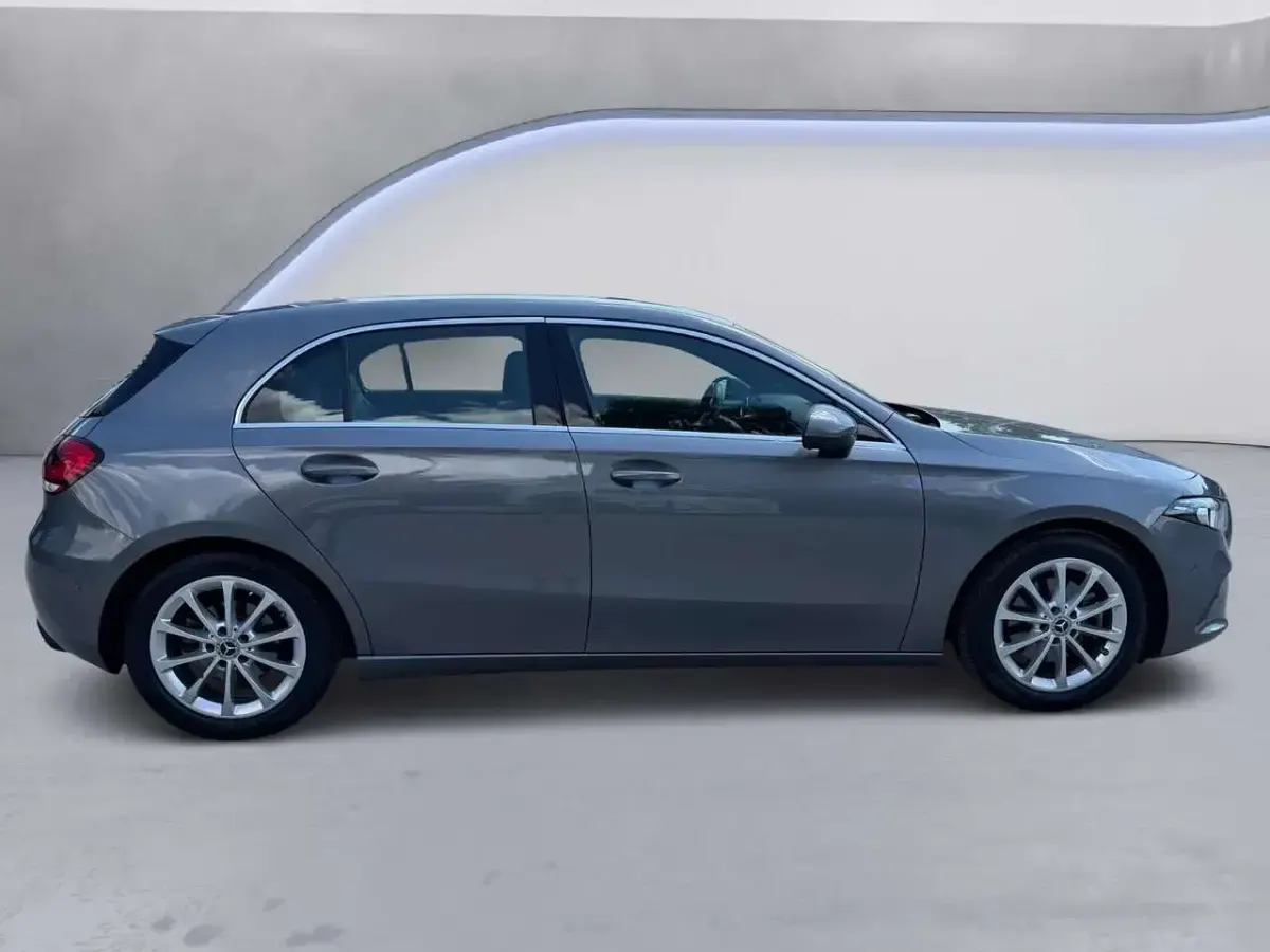 Gebraucht Mercedes A200 Progressive 163 PS (119 kW) 2019 Mountaingrau Limousine