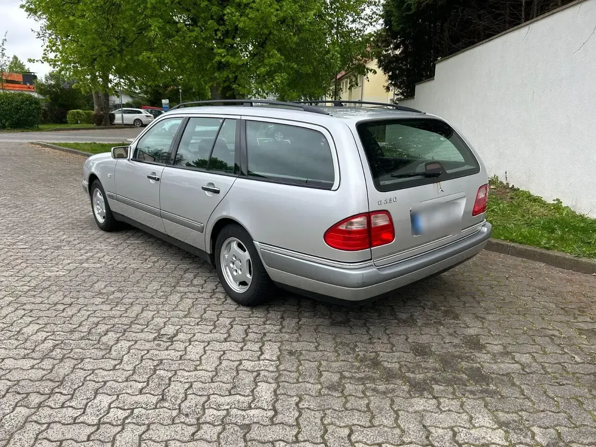 Gebraucht Mercedes E230 Elegance 150 PS (110 kW) 1997 Silber Kombi