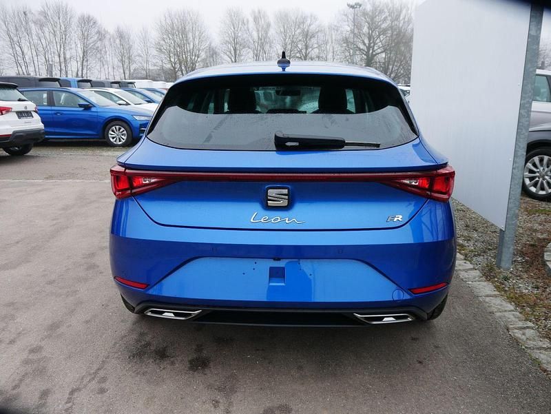 Neu Seat Leon ST FR 150 PS (110 kW) 2026 Saphir blau metallic Kombi