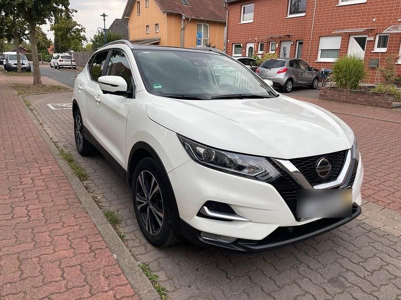 Weiß Gebraucht 2021 Nissan Qashqai Zama SUV | 18.200 € (Guter Preis) - Bild 1/4