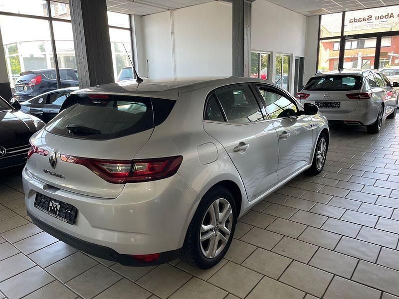 Gebraucht Renault Mégane IV Experience 132 PS (97 kW) 2017 Silber Limousine