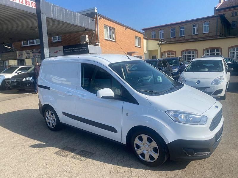 Gebraucht Ford Transit Trend 101 PS (74 kW) 2018 Weiß Van / Kleinbus
