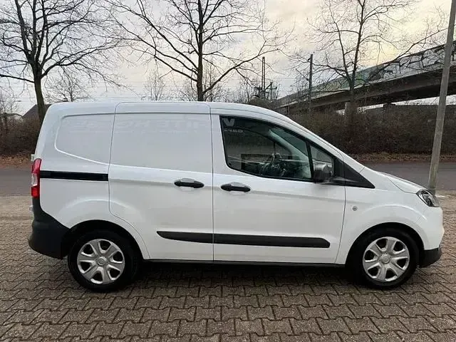 Używany Ford Transit Trend 125 KM (91 kW) 2023 Biały Minivan