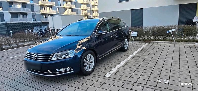 Gebraucht VW Passat Highline 140 PS (102 kW) 2012 Blau Kombi