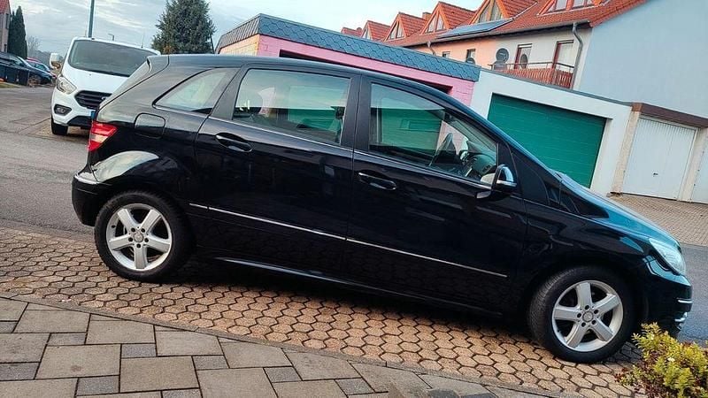 Gebraucht Mercedes B200 193 PS (141 kW) 2009 Schwarz Van / Kleinbus