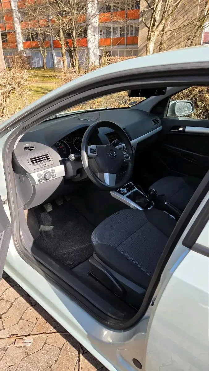 Gebraucht Opel Astra 90 PS (66 kW) 2009 Blau Kleinwagen