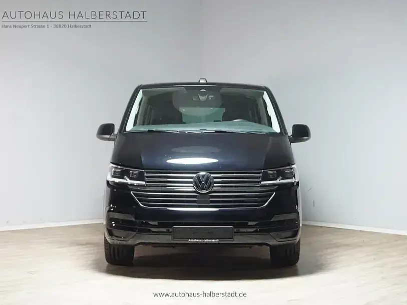 Usado VW Multivan 150 HP (110 kW) 2023 Preto Monovolume