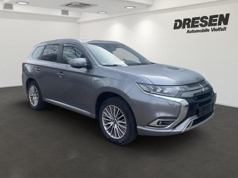Gebraucht Mitsubishi Outlander Basis 135 PS (99 kW) 2019 Grau SUV