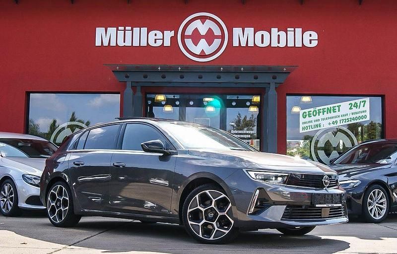 Mondstein/vulkangrau (metallic) Gebraucht 2023 Opel Astra Ultimate Limousine | 26.200 € (Etwas zu teuer) - Bild 1/4