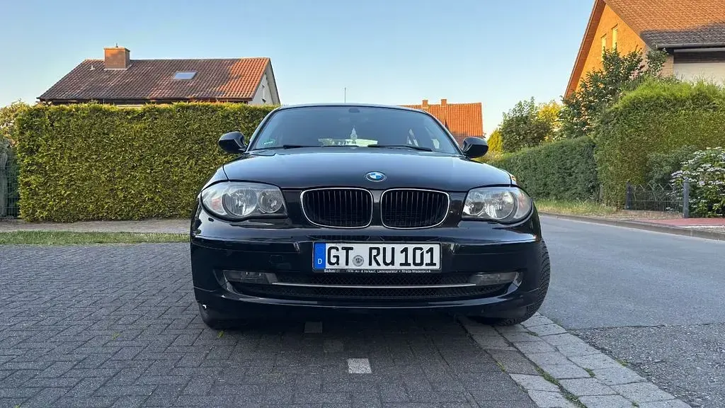 Gebraucht BMW 116 Basis 122 PS (89 kW) 2010 Schwarz Kleinwagen
