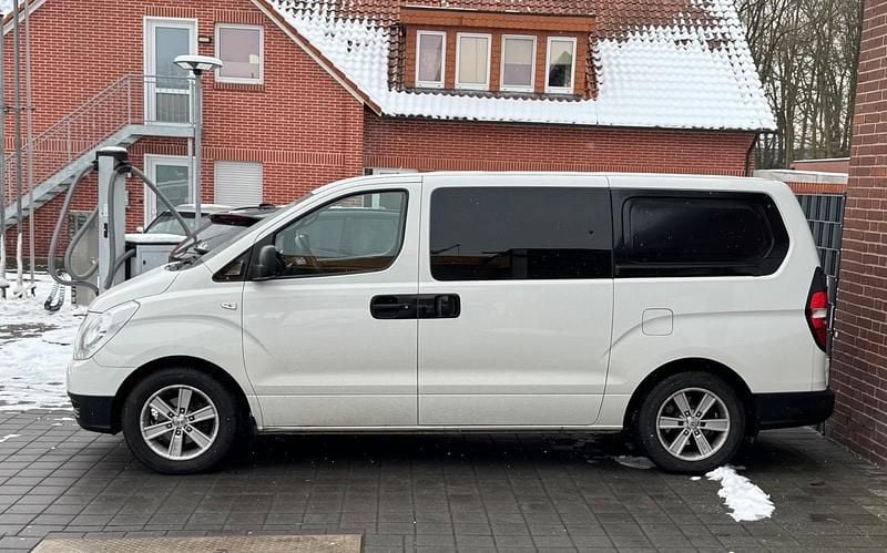 Gebraucht Hyundai H-1 170 PS (125 kW) 2011 Weiß Van / Kleinbus