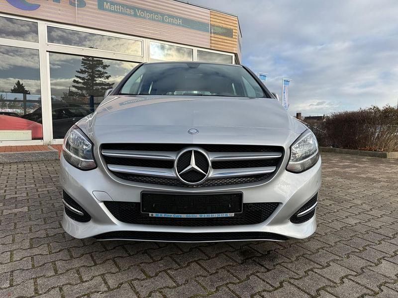 Gebraucht Mercedes B180 Style 122 PS (89 kW) 2016 Silber Van / Kleinbus
