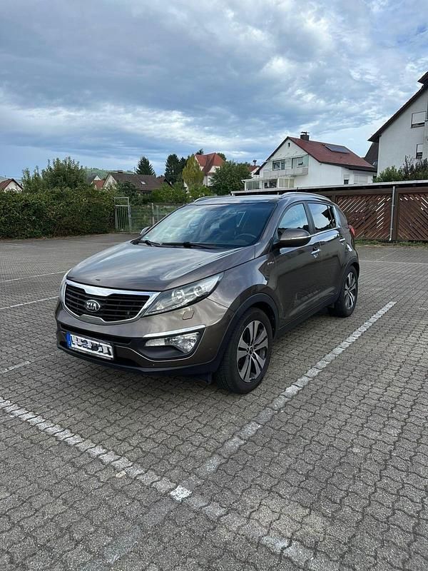 Braun Gebraucht 2011 Kia Sportage 2 SUV | 10.499 € (Fairer Preis) - Bild 1/4