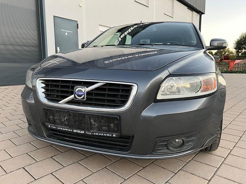 Grau Gebraucht 2009 Volvo V50 Momentum Kombi | 1.950 € (Guter Preis) - Bild 1/4